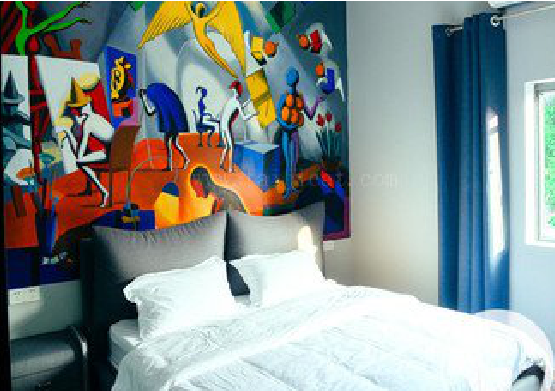 白水对于酒店的墙体彩绘而言更注重哪些方面？